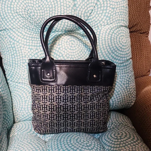 Tommy Hilfiger Vintage Black and White Tote Bag with Monogram Design - Picture 6 of 12